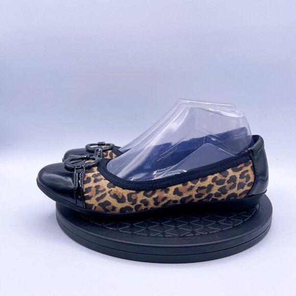 Clarks Women's Gracelin Wind Dress Ballet Flat Leopard Print Cap Toe Size 7 - Picture 3 of 10